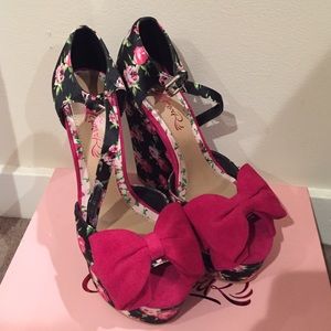 Cece L'amour Wedges