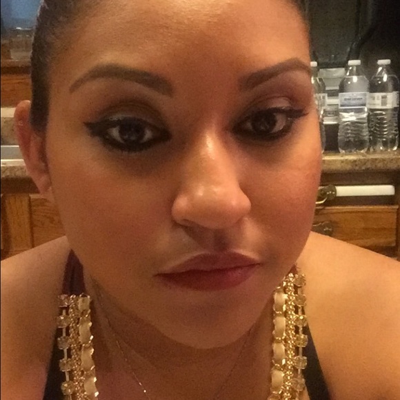 Meet your Posher, Itzel - Picture 1 of 1