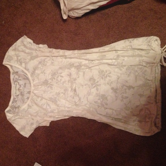 White Aéropostale Shirt