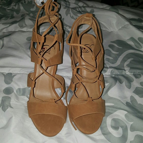 LACEY BROWN HEELS