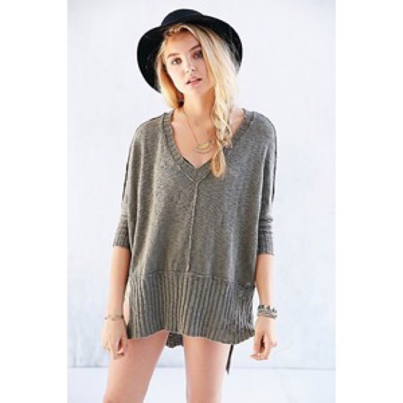 Mouchette V-Neck High/Low Sweater
