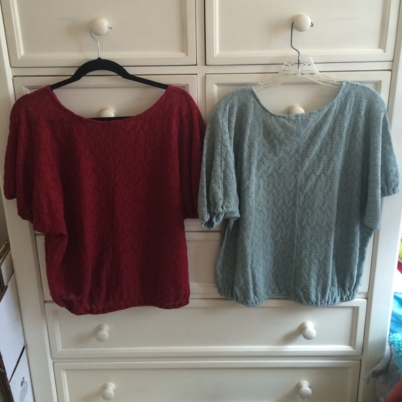 2 Woven Synched Blouses - Picture 2 of 4