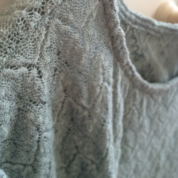 2 Woven Synched Blouses - Picture 4 of 4