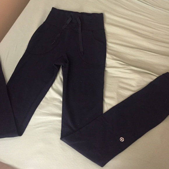 Lululemon navy blue yoga pants size 4