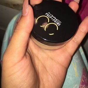 Banana powder from MAC