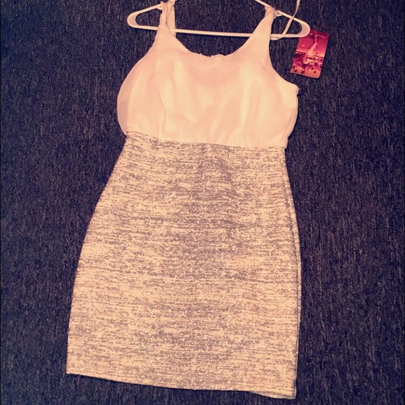 Beautiful dress! NWOT - Picture 2 of 3