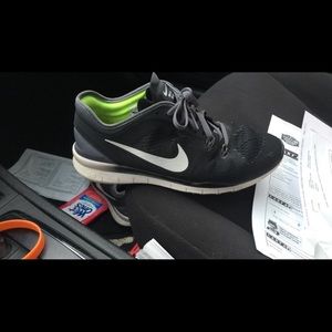 Women's Nike tennis shoes