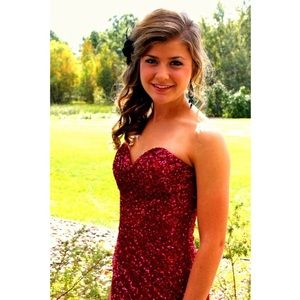 Size 0 Maroon Sequin Prom Dress La Femme