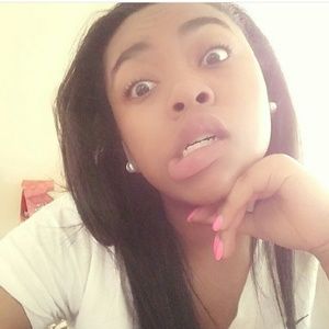 Meet your Posher, Nia