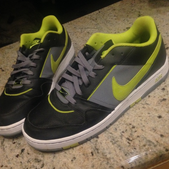 • Nike Air •