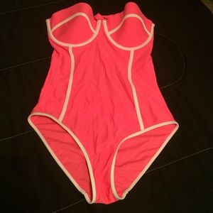 Super super cute one piece✔️PRICE DROP✔️