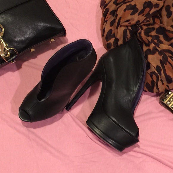 new! London Trash Nadira Heels - Picture 2 of 3