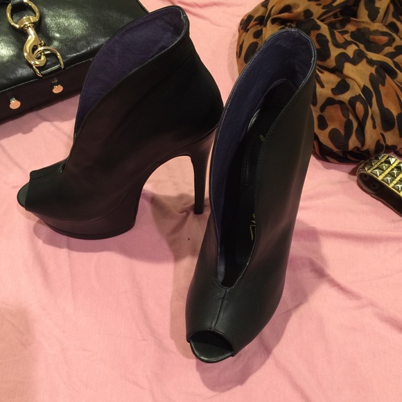 new! London Trash Nadira Heels - Picture 3 of 3