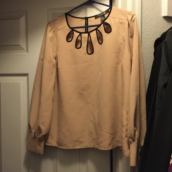 Peach/blush pink key hole detailed blouse