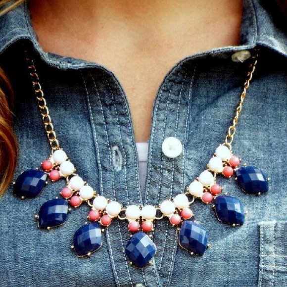 πHOST PICKπPeacock Statement Necklace - Picture 2 of 3