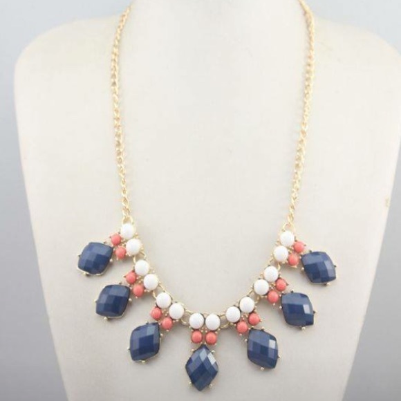 πHOST PICKπPeacock Statement Necklace - Picture 3 of 3