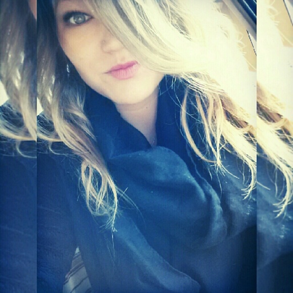 Meet your Posher, April - Picture 1 of 1