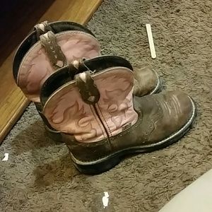 Pink Justin round toe cow girl boots
