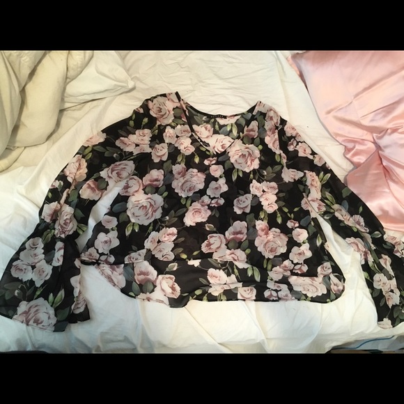 Bell sleeve floral top