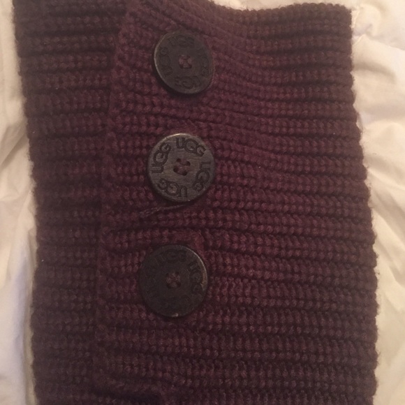 good condition knitted button uggs - Picture 3 of 4