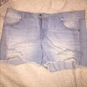 light wash boyfriend midi shorts