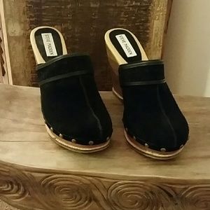 Steve Madden clogs / mules suede & wooden sole