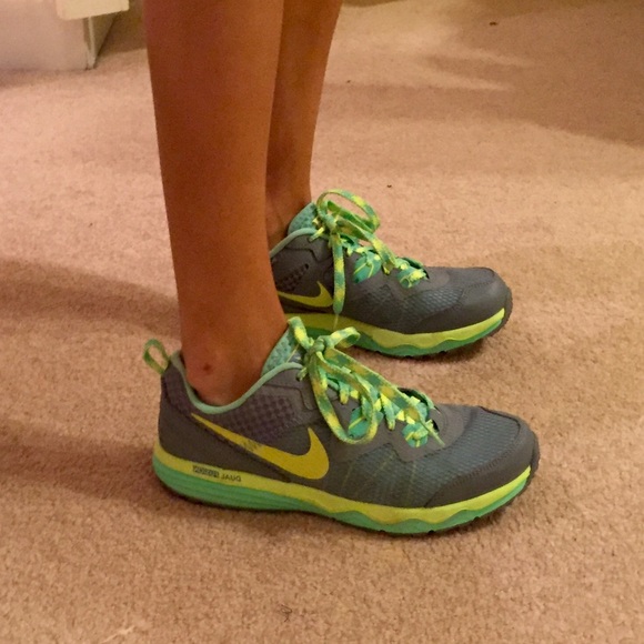 Nike dual fusion sneakers