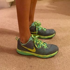 Nike dual fusion sneakers