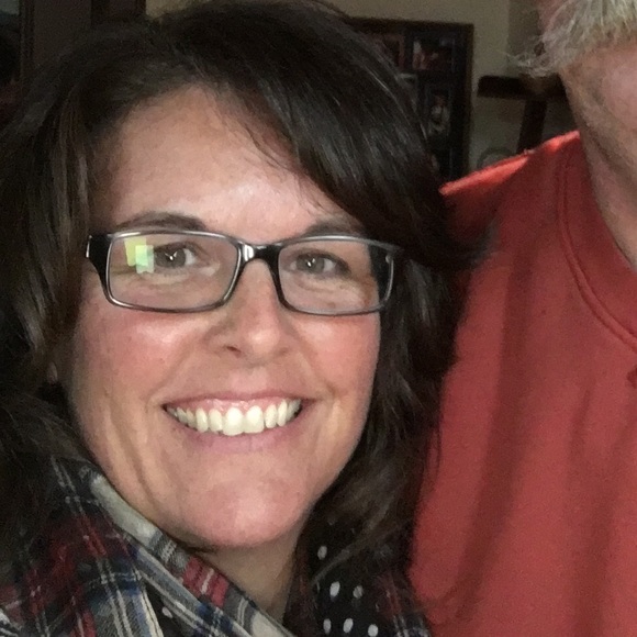 Meet your Posher, Debbie