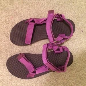 Purple universal Tevas