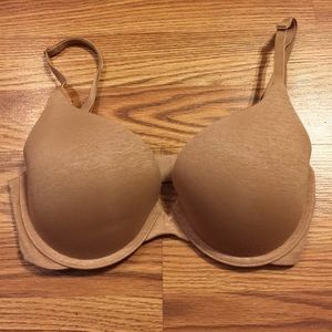 Victoria's Secret t-shirt perfect shape. 32D