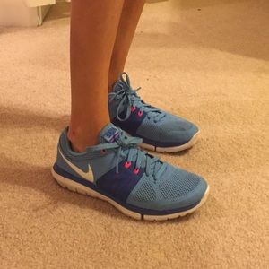 Nike flex sneakers
