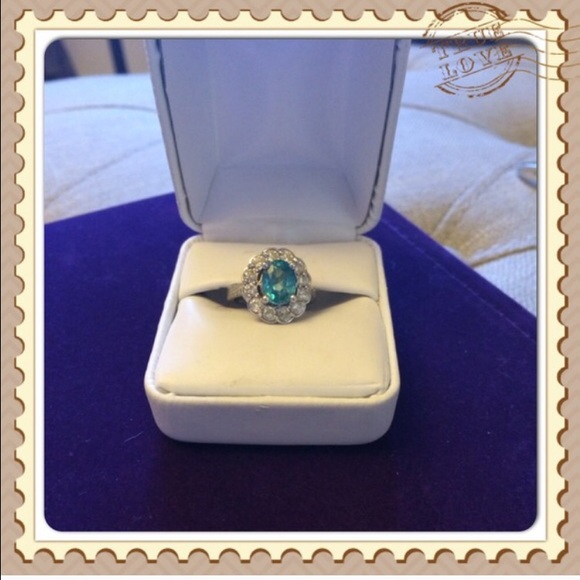 White gold Zircon and genuine diamond ring size 6