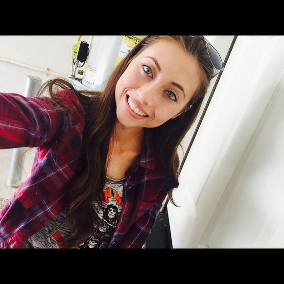 Meet your Posher, Mckayla - Picture 2 of 3