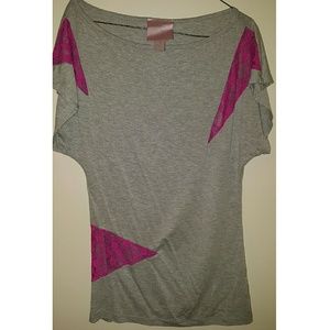 GRAY/MAGENTA T SHIRT WITH LACE CUTOUTS