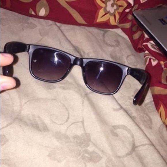 Authentic raybans - Picture 3 of 3