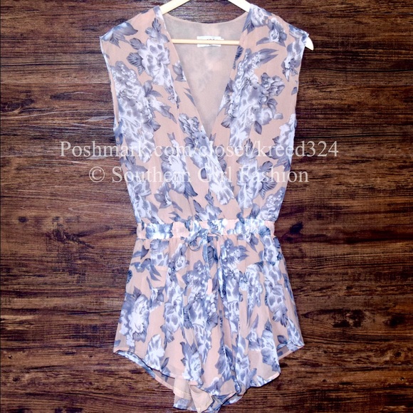 Southern Girl Fashion Pants - FLORAL ROMPER Printed Floral Plunge Neck Jumpsuit