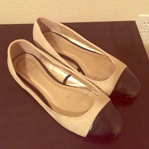 Adorable used black and beige flats! Size 10