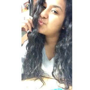 Meet your Posher, Anahi