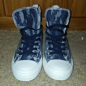 Converse size 7 women