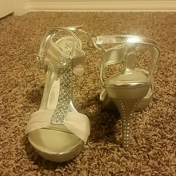 Silver dress size 6 dress shoes