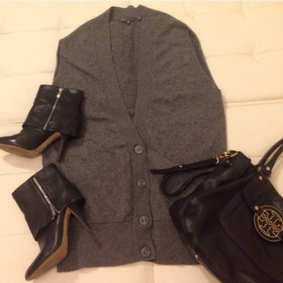 $SALE$ Vince 100% Cashmere sleeveless cardigan