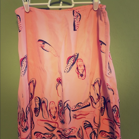 Pink skirt with prints