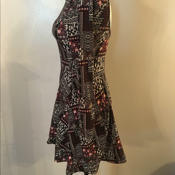 Sweet floral dress. - Picture 2 of 3