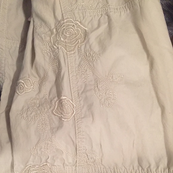 Roxy Brand Embroidered Khaki Pants sz 9 - Picture 3 of 4