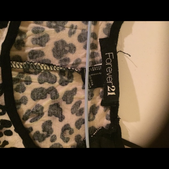 Leopard print blouse. - Picture 2 of 3