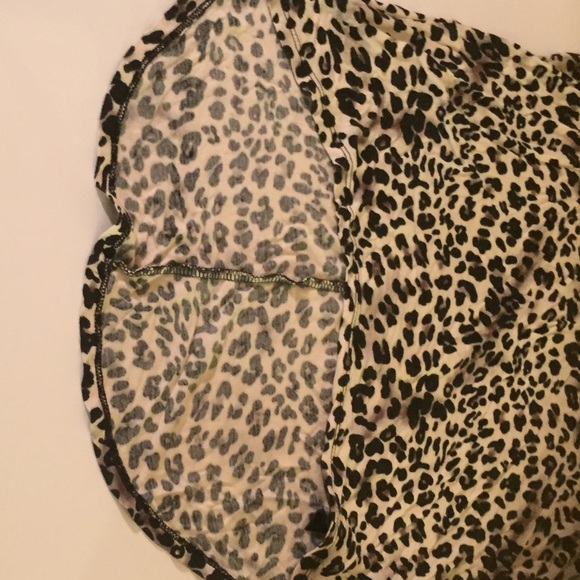 Leopard print blouse. - Picture 3 of 3