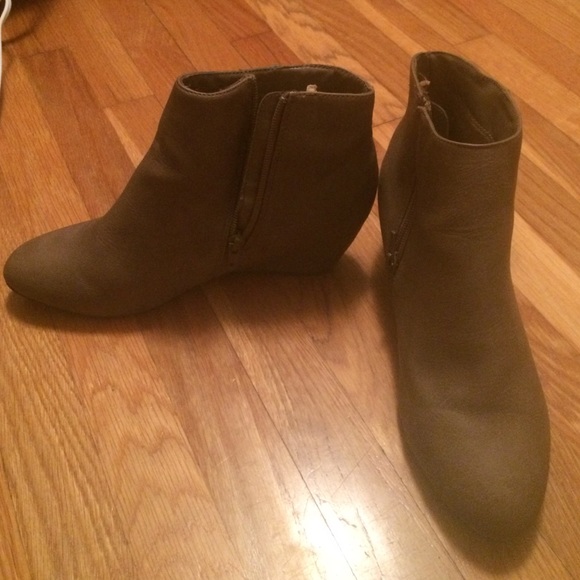Nude wedge booties