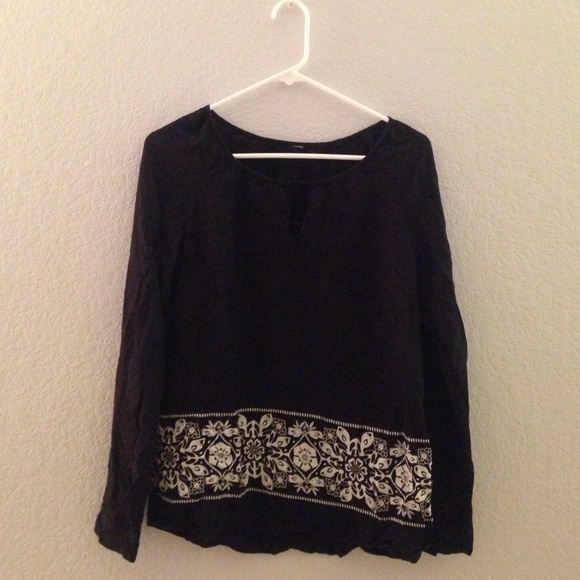 Black Patterned Long Sleeve - Picture 1 of 3