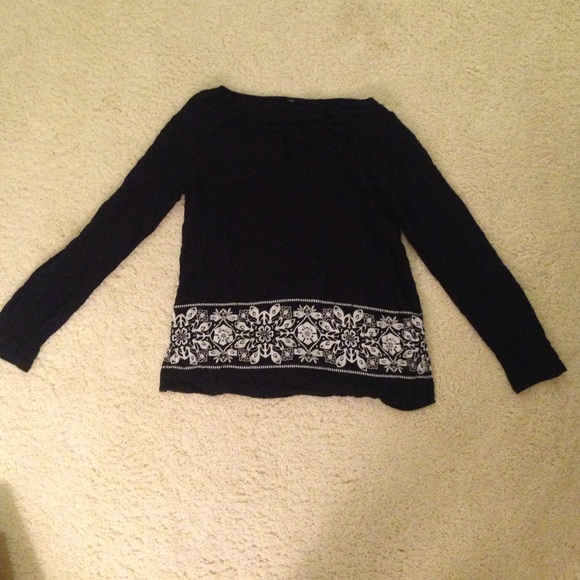 Black Patterned Long Sleeve - Picture 2 of 3